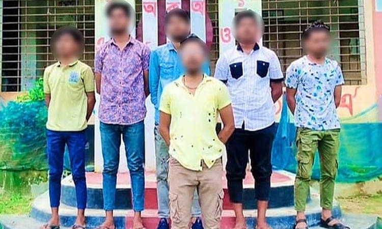 জাতীয় সংগীতের অবমাননা করে টিকটক ভিডিও তৈরি , ৫ যুবক আটক