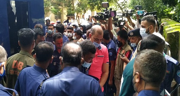 সিনহা পানি চাইলেও গলায় পা চেপে মৃত্যু নিশ্চিত করেন প্রদীপ