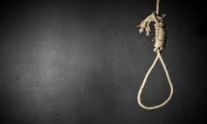 স্বামীর সাথে মুঠোফোনে কথা বলতে বলতে ফাঁস দিলেন গৃহবধূ