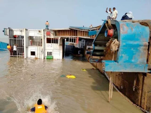 ফেরির ঘটনায় তদন্ত কমিটি গঠন