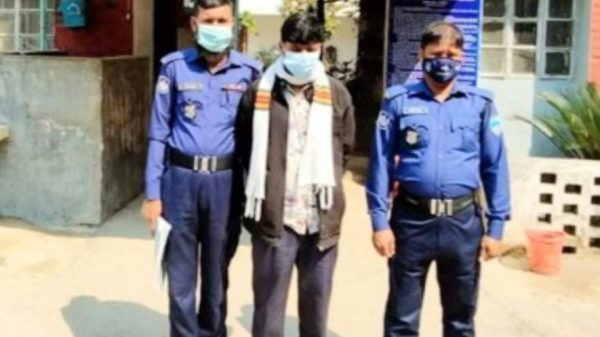 গ্রাম পুলিশ গ্রেফতার বয়স্ক ভাতা আত্মসাতের অভিযোগে