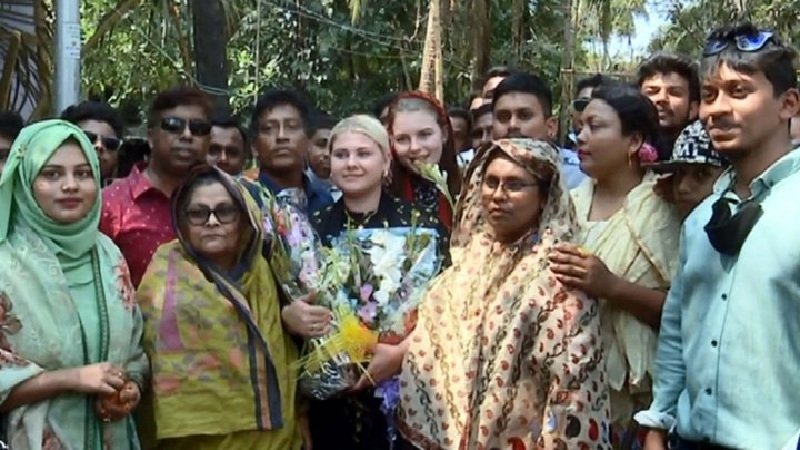 প্রেমের টানে বরিশালে জার্মানী এক নারী