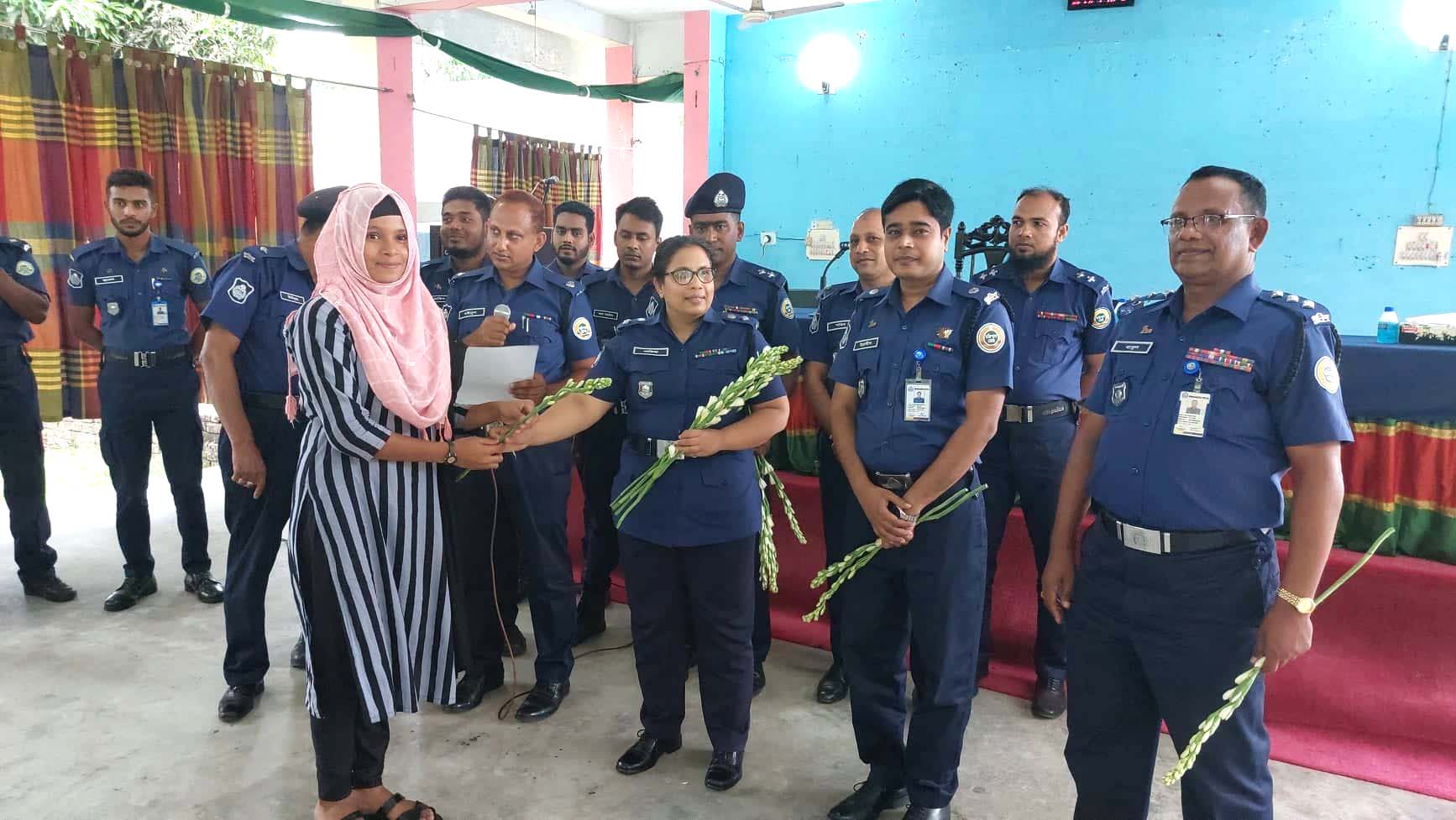 ঝালকাঠিতে  ১০০ টাকায় পুলিশে চাকরি