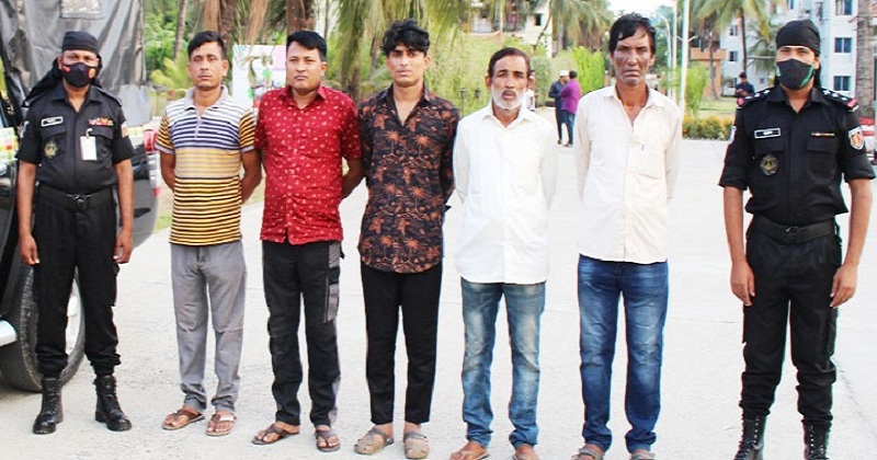 মালয়েশিয়া নেয়ার কথা বলে ৩ দিন পরে সেন্টমার্টিনে নামিয়ে দিত তারা