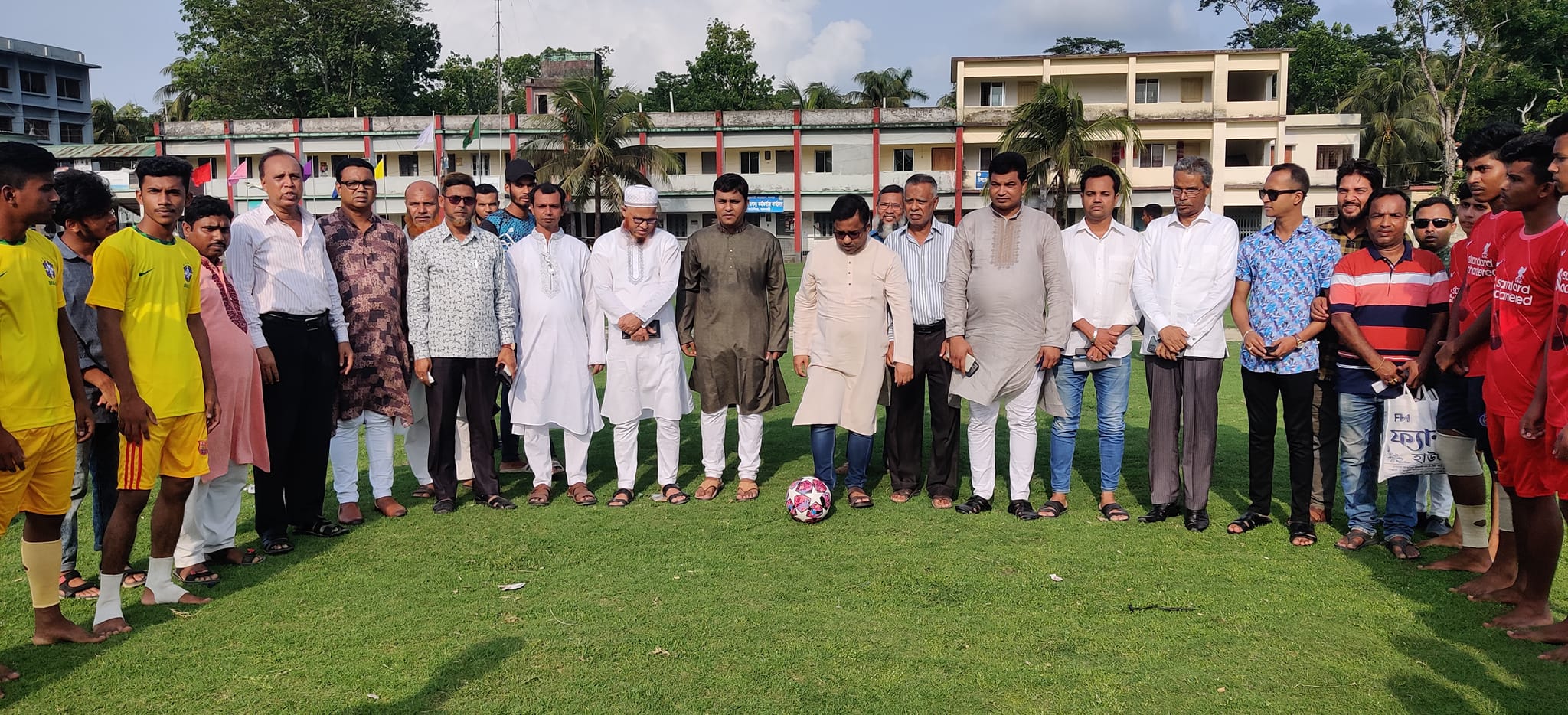 কাঠালিয়ায় জাতির পিতা বঙ্গবন্ধু গোল্ডকাপ ফুটবল টুর্নামেন্টের উদ্বোধন
