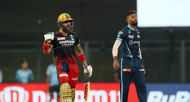 আইপিলের শেষ মূহুর্তে কোহলির আগুঝরা ব্যাটিং