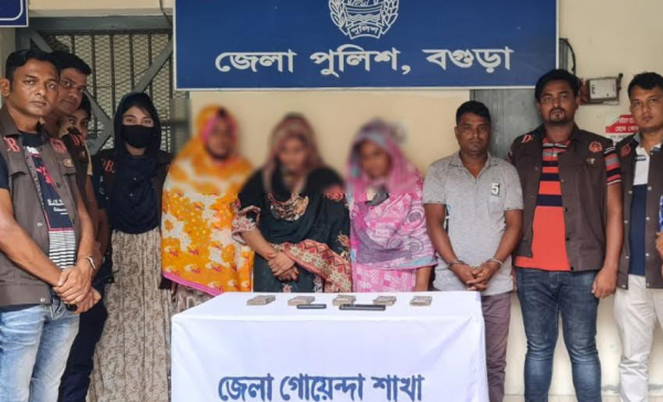 বিত্তশালী পুরুষদের টার্গেট করে প্রেমের ফাঁদে ফেলে ঘনিষ্ঠ মুহূর্তের ভিডিও ধারণ!