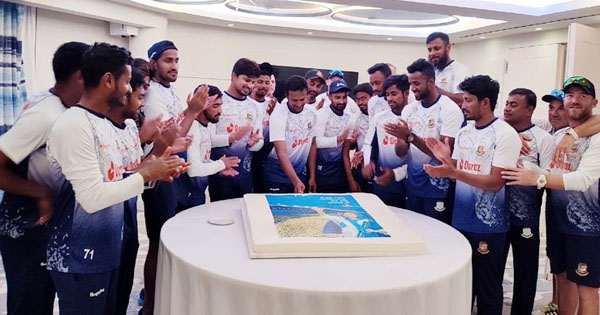 ক্যারিবীয় দ্বীপপুঞ্জে টাইগারদের কেক কেটে পদ্মা সেতু উদ্বোধন উদযাপন