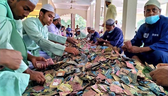 কিশোরগঞ্জ পাগলা মসজিদের  দানবাক্সে ১৬ বস্তা টাকা পাওয়া গেছে