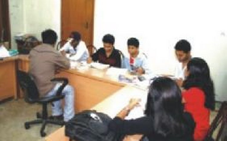 নিজ প্রতিষ্ঠানের শিক্ষার্থীদের প্রাইভেট পড়াতে পারবেন না শিক্ষকরা