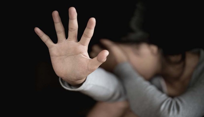 কিশোরীকে ধর্ষণ করা হয়েছে ইনজেকশনের ভয় দেখিয়ে