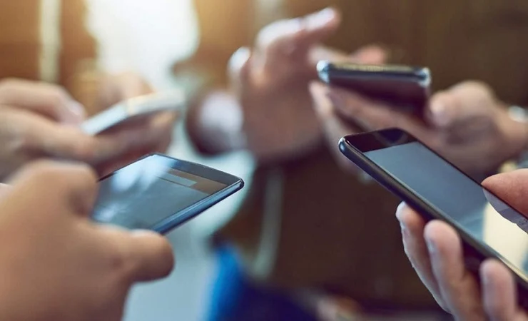 শিক্ষাপ্রতিষ্ঠানে মোবাইল ফোন নিষিদ্ধ!