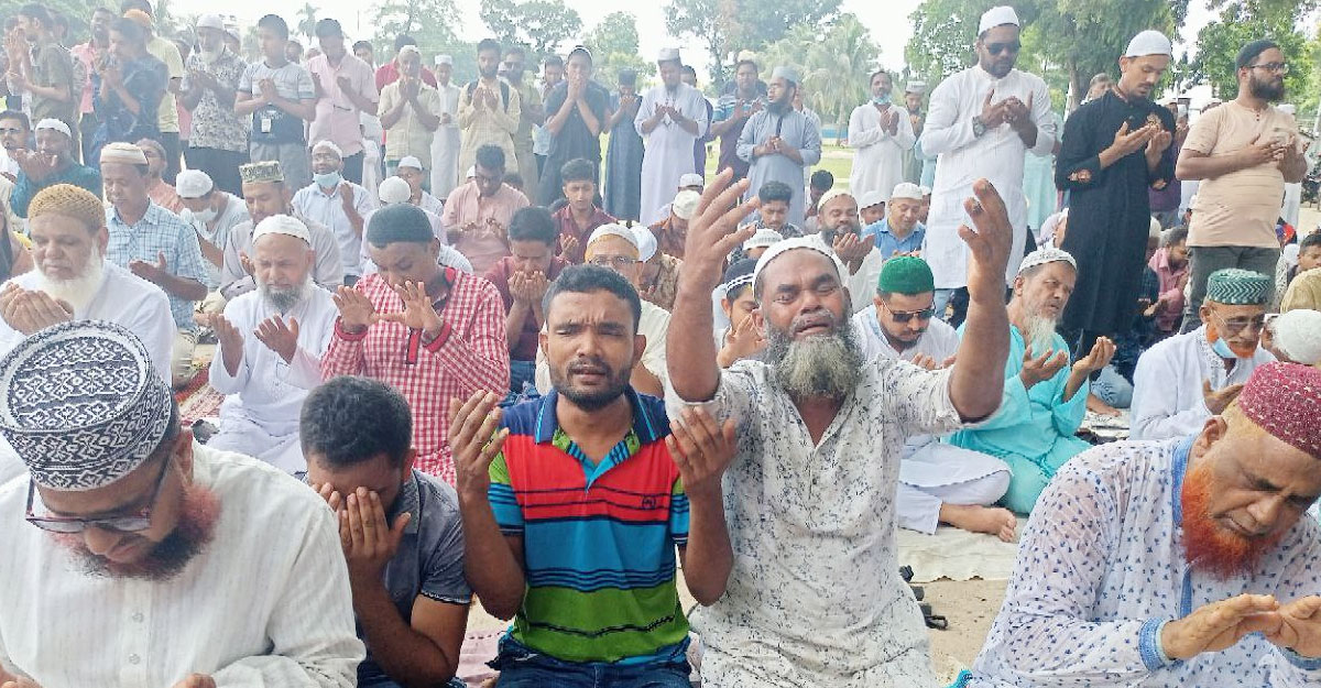 বৃষ্টির জন্য মুসুল্লিদের বিশেষ নামাজে কান্না