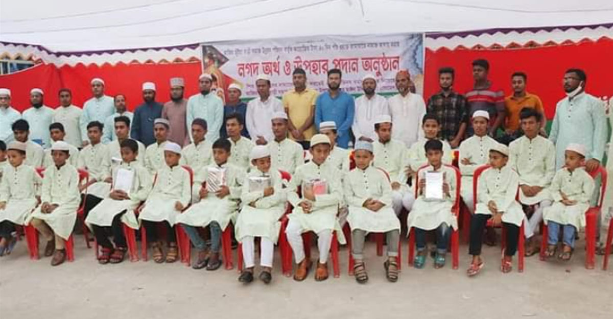 নিয়মিত নামাজ আদায় করায় ৩৯ জন কিশোরকে পুরস্কৃত