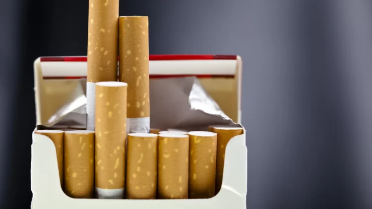 সিগারেট কেনা আরও হবে কঠিন, নতুন আইন আসছে