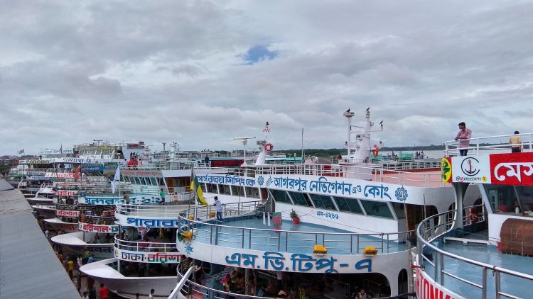 লঞ্চ ভাড়া কমে হয়েছে, ডেক ১০০ এবং কেবিনে ৬০০