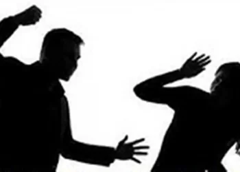 প্রধান শিক্ষিকাকে শিক্ষা কর্মকর্তা মারলেন ঘুষি