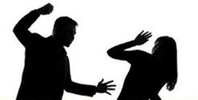 প্রধান শিক্ষিকাকে শিক্ষা কর্মকর্তা মারলেন ঘুষি