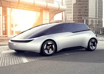 একবার চার্জে দিলেই যে ই-কার চলবে ৫০০ কিলোমিটার