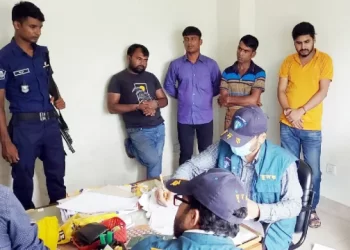 পাসপোর্ট অফিসে দুদকের অভিযান