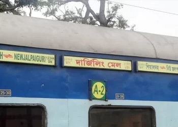 বাংলাদেশ সীমান্ত থেকে শিয়ালদহ পর্যন্ত ১৫ আগস্ট হতে চলাচল করবে  দার্জিলিং মেইল