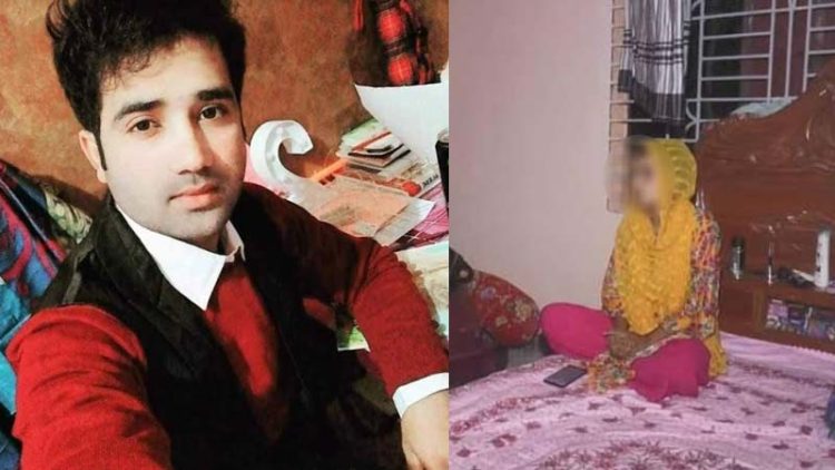 ১০ বছরের প্রেমের পর, বিয়ের দাবিতে প্রেমিকের বাড়িতে প্রেমিকার অনশন