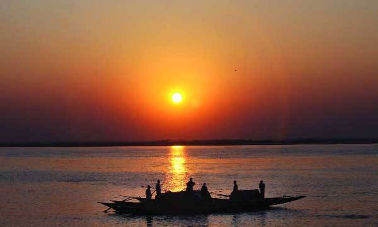 পদ্মা নদীর মালিকানা দাবি করে মাছ ধরতে না দেওয়ার অভিযোগ