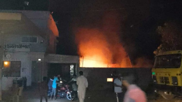 ফিলিং স্টেশনের আগুনে নিহত ২