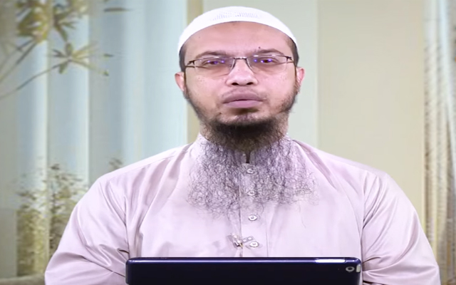 নারী বেশ-ভূষায় পুরুষের মতো হতে চাওয়া নারীত্বের অপমান : আহমাদুল্লাহ