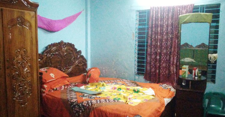 ‘মা আমি আর কখনো খেলতে যাব না, তাও তুমি মইরা যাইও না’