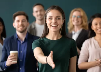 জরুরি ভিত্তিতে রাশিয়া নেবে কর্মী, লাগবে না ভাড়া, থাকা খাওয়ার খরচ