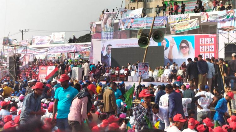 বিএনপির কেন্দ্রীয় নেতারা মঞ্চে