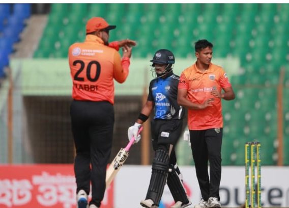 খুলনার সামনে মাত্র ১৩০ রানের টার্গেট দিলো রংপুর