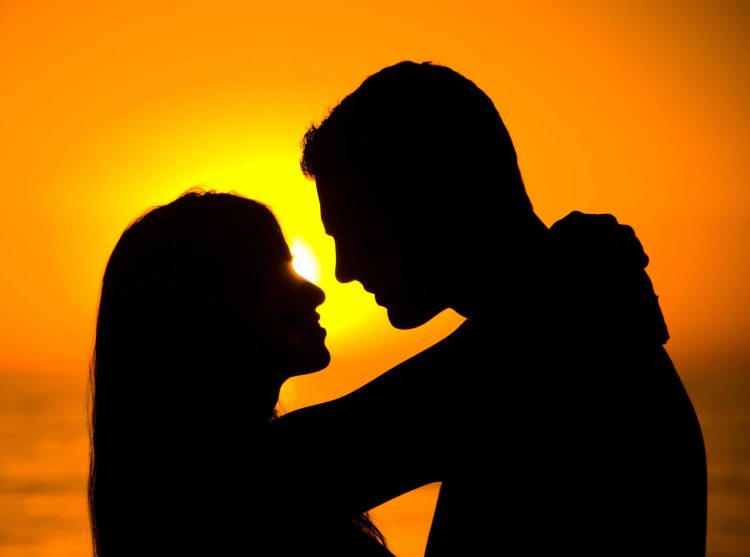 যেসব কথা কখনোই সঙ্গীর সাথে শেয়ার করা উচিৎ নয়
