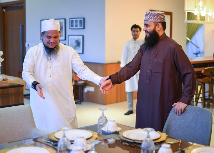 ইবিত লিওর বাড়িতে মিজানুর রহমান আজহারী
