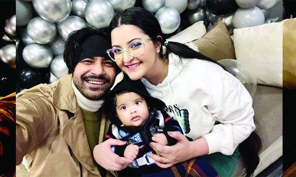 ছেলের মুখে ভাত দেয়ার জন্য স্বর্ণের বাটি-চামচ কিনলেন রাজ-পরী