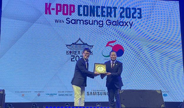 জমজমাট আয়োজনের মাধ্যমে দেশের প্রথম কে-পপ কনসার্ট সম্পন্ন হয়েছে