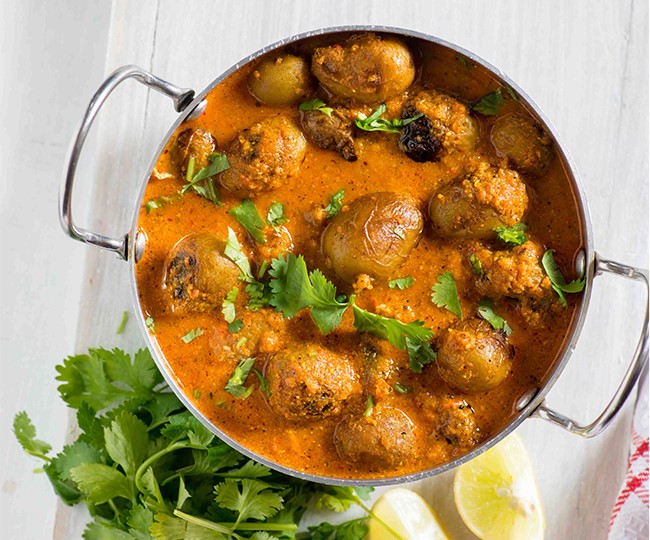 নতুন স্বাদের বাহারি আলুর দমের রেসিপি