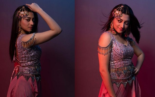 আইটেম গানে পূজা (ভিডিওসহ)