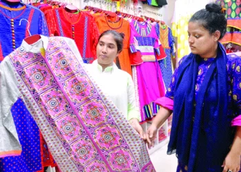 ঈদে পোশাকে অতিরিক্ত দাম বাড়ালেই হবে জেল-জরিমানা