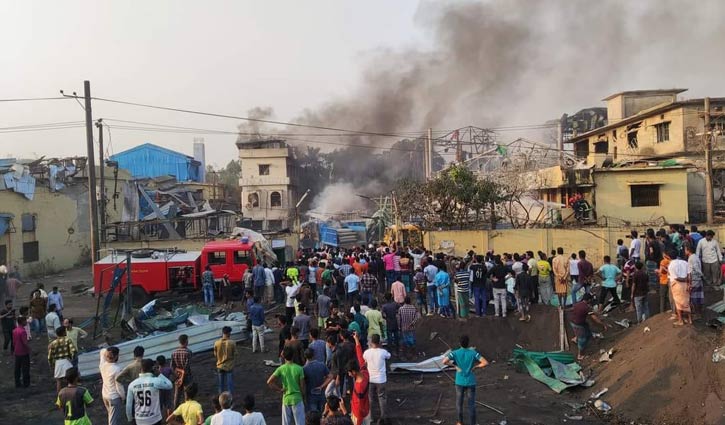সীতাকুণ্ডে অক্সিজেন প্ল্যান্টে বিস্ফোরণ : দ্বিতীয় দিনের চলছে উদ্ধারকাজ