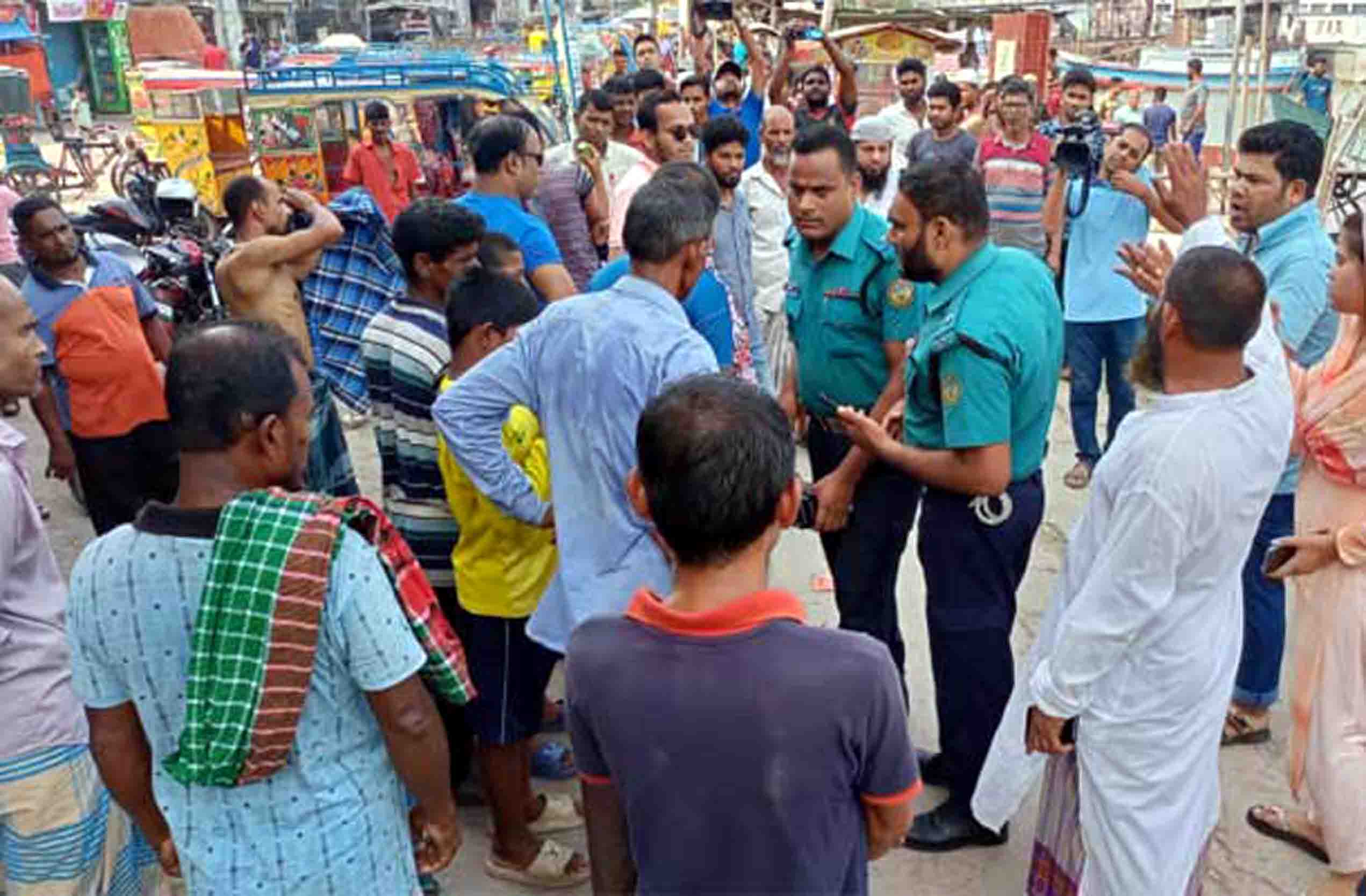 বরিশালের রাজনীতিতে পরিবর্তন *মুখ খুলতে শুরু করেছেন সাদিক বিরোধীরা