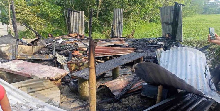 অগ্নিকান্ডে দোকান ঘর ভস্মিভূত