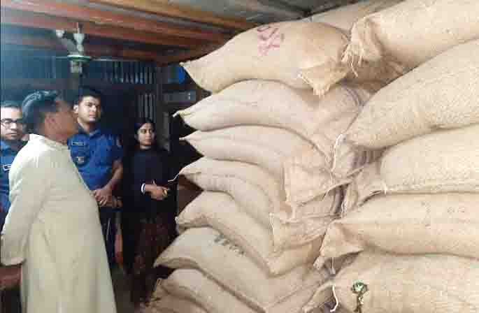 বেতাগীতে ভিজিএফের ১ শত বস্তা চাল জব্দ,