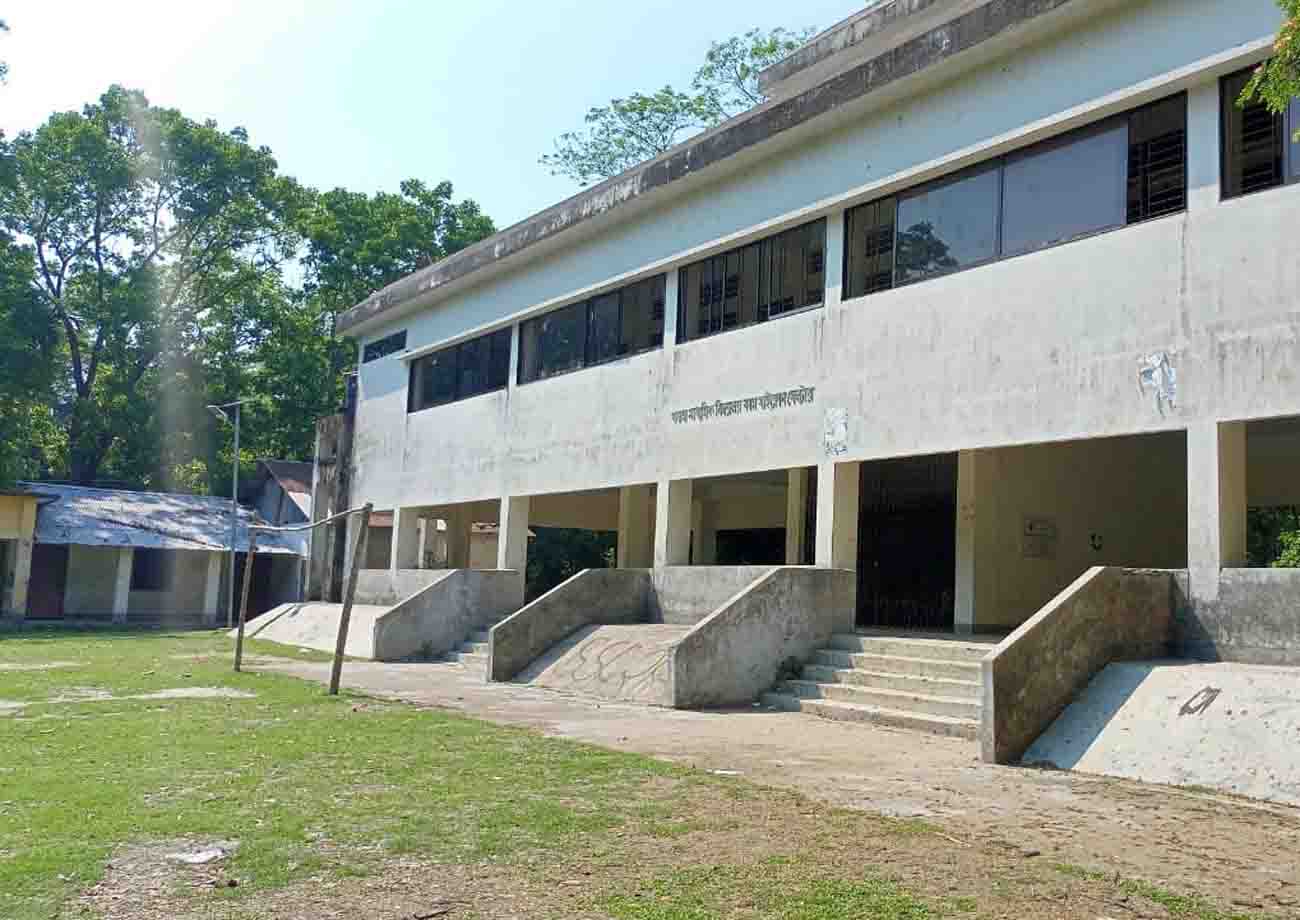 স্কুল ম্যানেজিং কমিটি সভাপতি হতে ইউপি চেয়ারম্যানের লংকাকান্ডের অভিযোগ 