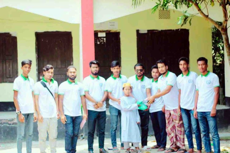 আশার আলো ফাউন্ডেশন’র উদ্যোগে ঈদ সামগ্রী বিতরণ