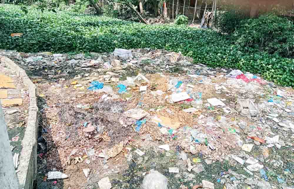 রাজাপুরে খালে বাধদিয়ে ব্রীজনির্মাণের কাজ করায় পাঁচশতাধিক পরিবারের ভোগান্তি