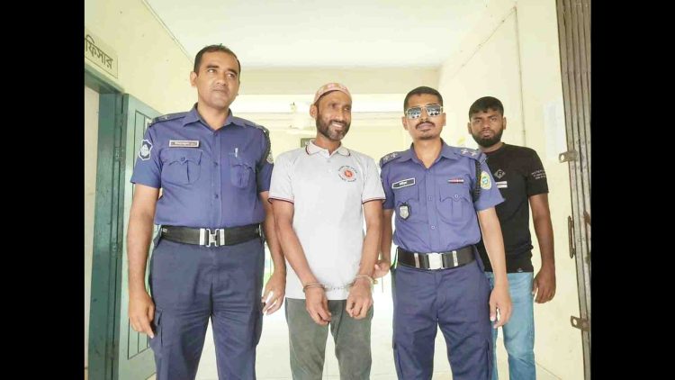 নলছিটিতে  গাঁজা সহ সরকারি  অ্যাম্বুলেন্স  চালক আটক