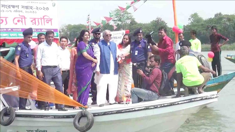 ঝালকাঠিতে জাটকা সংরক্ষণ সপ্তাহ উপলক্ষে সুগন্ধা নদীতে নৌ র্যালি