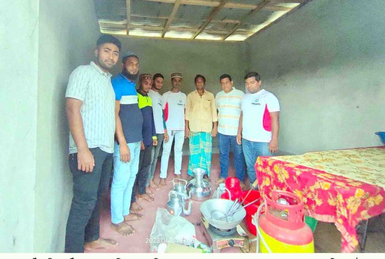 অগ্নিকান্ডে পুড়ে ক্ষতিগ্রস্ত ব্যবসায়ীদের সহয়তা করলেন ‘দান সেবা সংঘ’